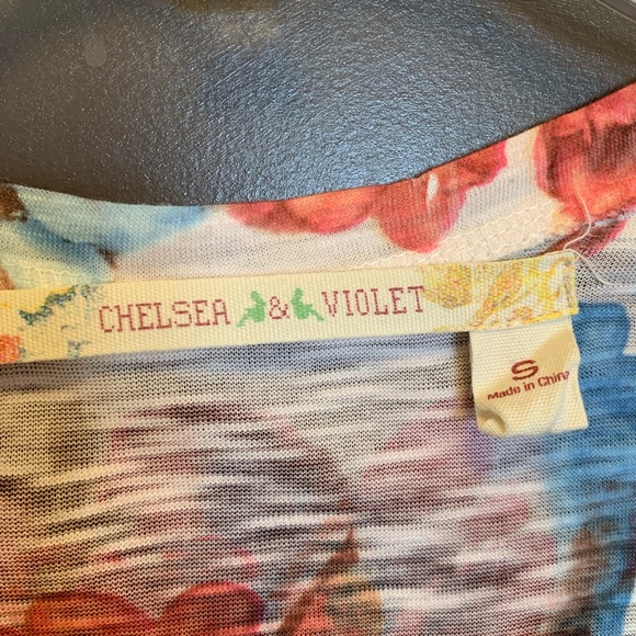 Chelsea and Violet Small floral Tee - Picture 3 of 4
